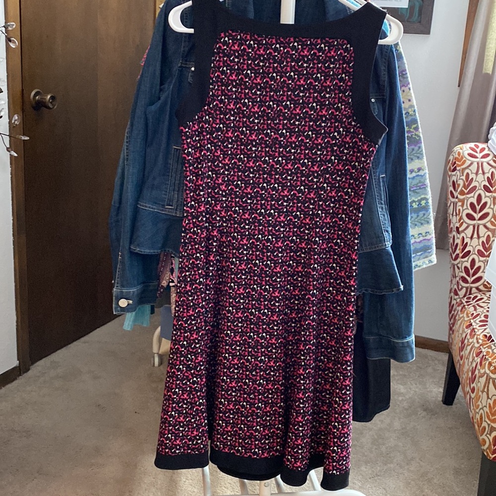 Fun and flowy CHAPS sleeveless dress. Size US medium (M). Cute and comfy! - Picture 7 of 7